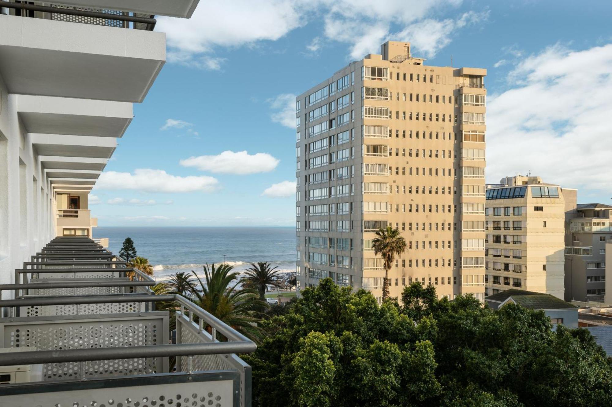 Protea Hotel By Marriott Cape Town Sea Point Exterior photo