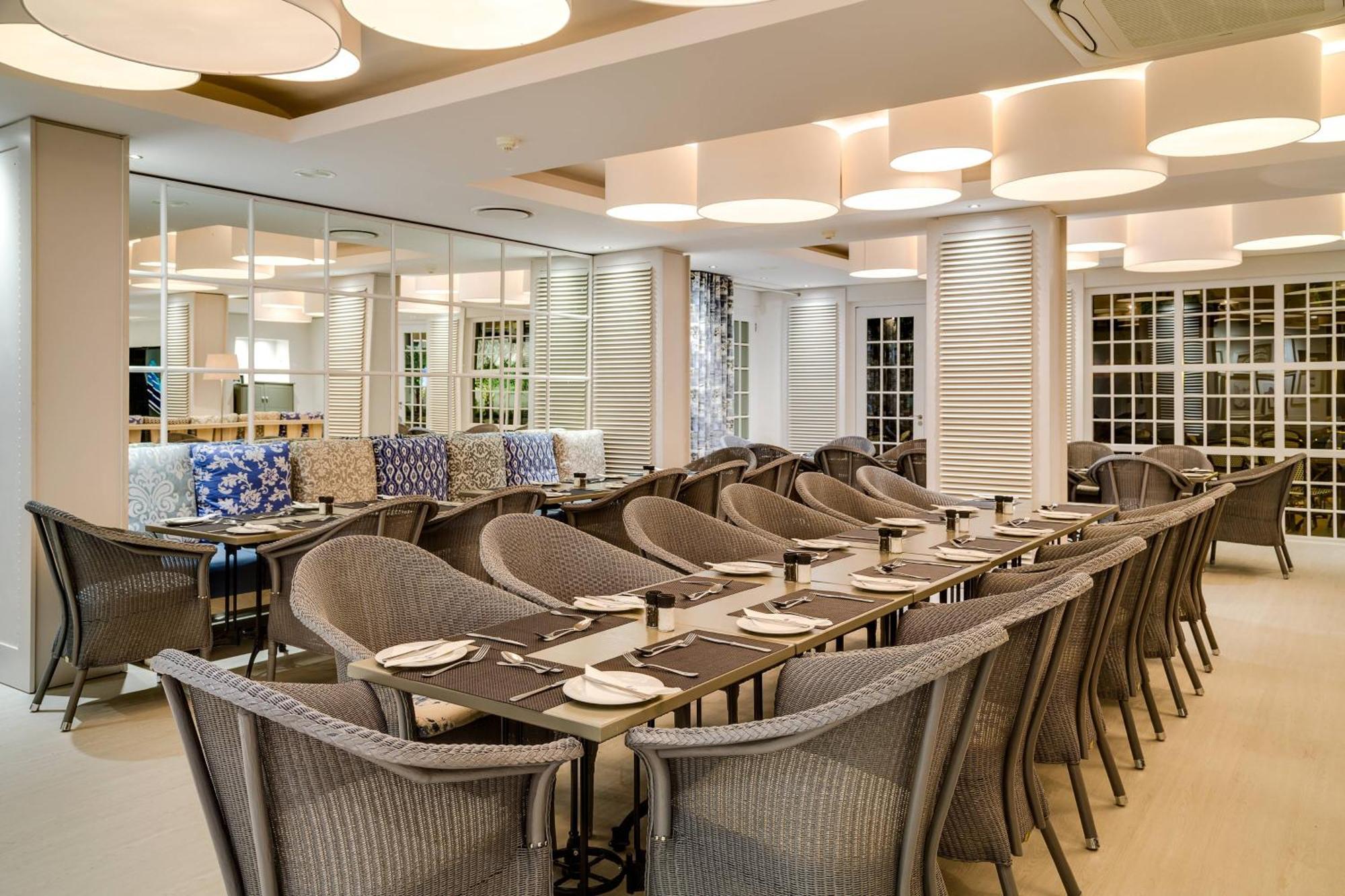 Protea Hotel By Marriott Cape Town Sea Point Exterior photo